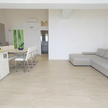 The Penthouse Apartment, First Row By The Sea, House Ana Apartment *